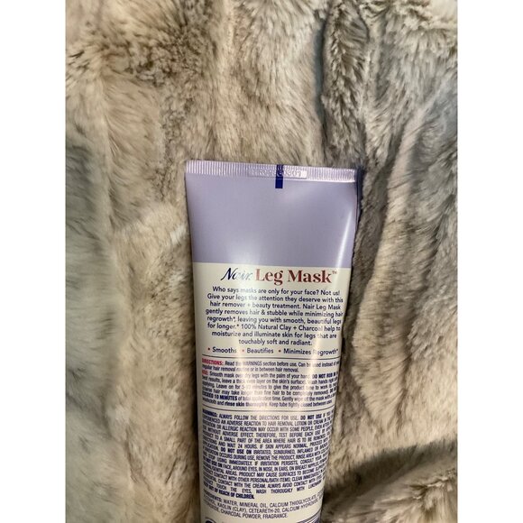 Nair Leg Mask Brighten & Smooth With 100% Natural Clay & Charcoal 8 Oz - Picture 4 of 4